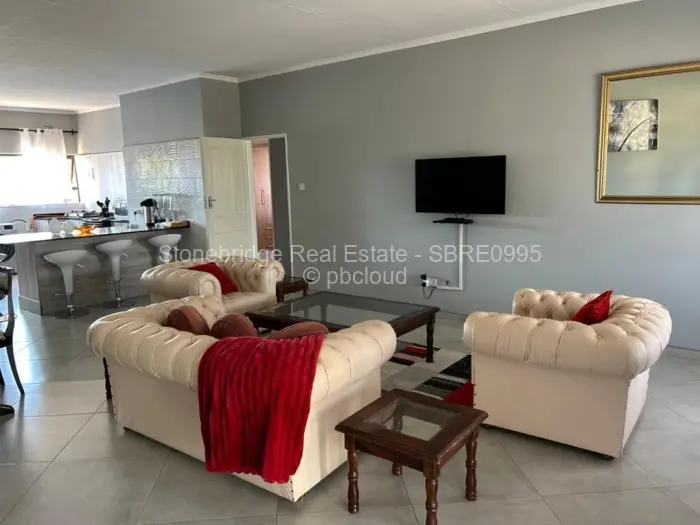 Townhouse/Complex/Cluster to Rent in Woodville Park, Bulawayo
