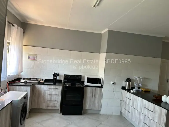Townhouse/Complex/Cluster to Rent in Woodville Park, Bulawayo