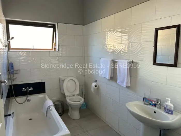 Townhouse/Complex/Cluster to Rent in Woodville Park, Bulawayo