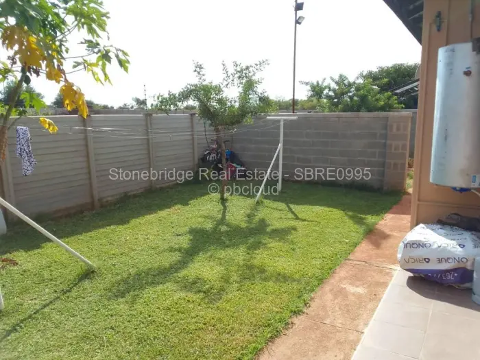 Townhouse/Complex/Cluster to Rent in Woodville Park, Bulawayo