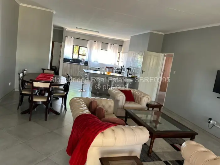 Townhouse/Complex/Cluster to Rent in Woodville Park, Bulawayo