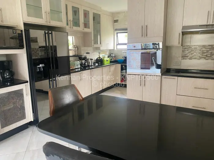 Townhouse/Complex/Cluster to Rent in Ballantyne Park, Harare