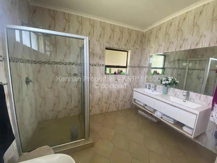Townhouse/Complex/Cluster to Rent in Ballantyne Park, Harare