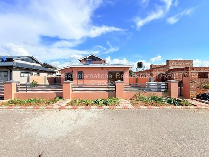 Townhouse/Cluster for Sale in Arlington, Harare