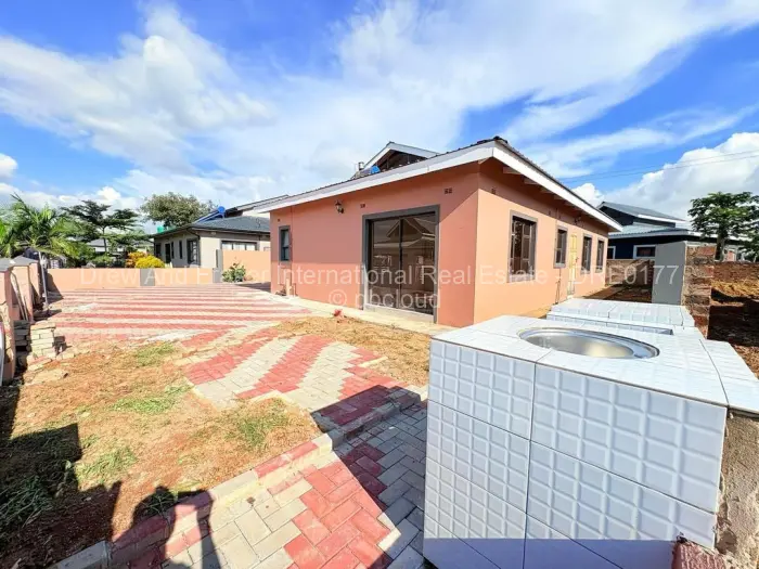 Townhouse/Cluster for Sale in Arlington, Harare
