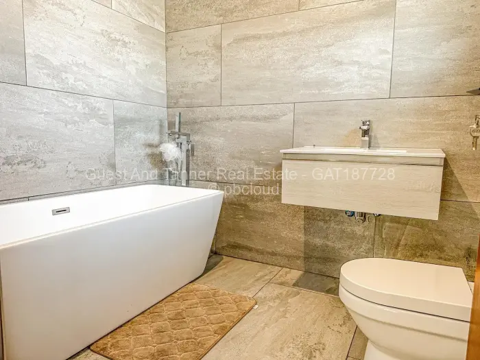 6 Bedroom House for Sale in Arlington, Harare