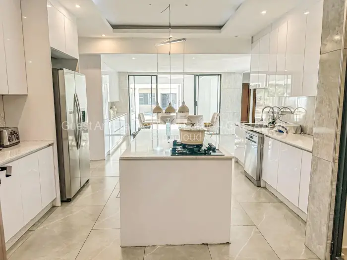 6 Bedroom House for Sale in Arlington, Harare