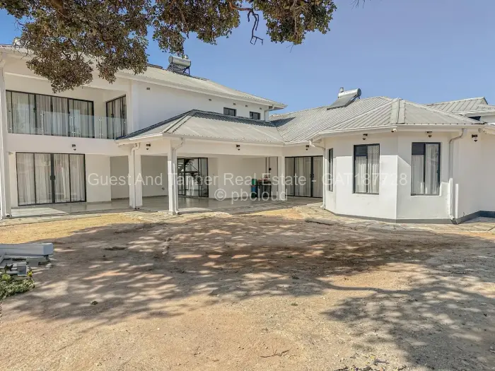 6 Bedroom House for Sale in Arlington, Harare