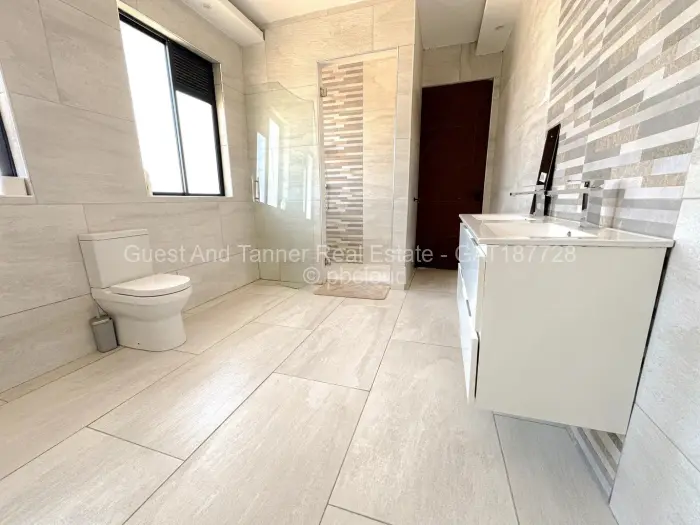 6 Bedroom House for Sale in Arlington, Harare