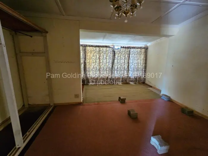 7 Bedroom House for Sale in Fortunes Gate, Bulawayo