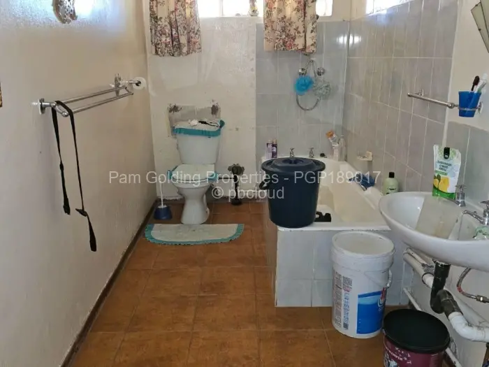 7 Bedroom House for Sale in Fortunes Gate, Bulawayo