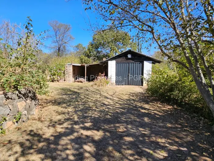 7 Bedroom House for Sale in Fortunes Gate, Bulawayo