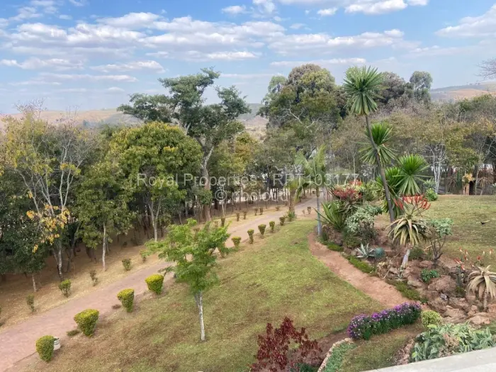 6 Bedroom House to Rent in Glen Lorne, Harare