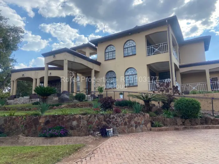 6 Bedroom House to Rent in Glen Lorne, Harare