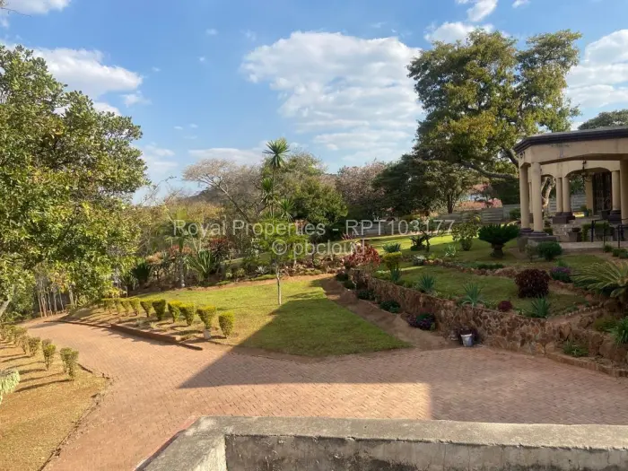 6 Bedroom House to Rent in Glen Lorne, Harare