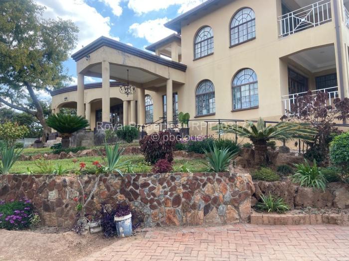 6 Bedroom House to Rent in Glen Lorne, Harare