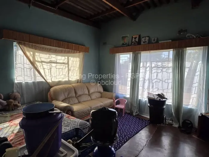 6 Bedroom House for Sale in North Trenance, Bulawayo