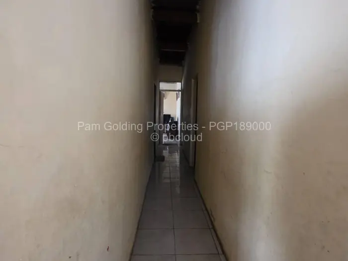 6 Bedroom House for Sale in North Trenance, Bulawayo