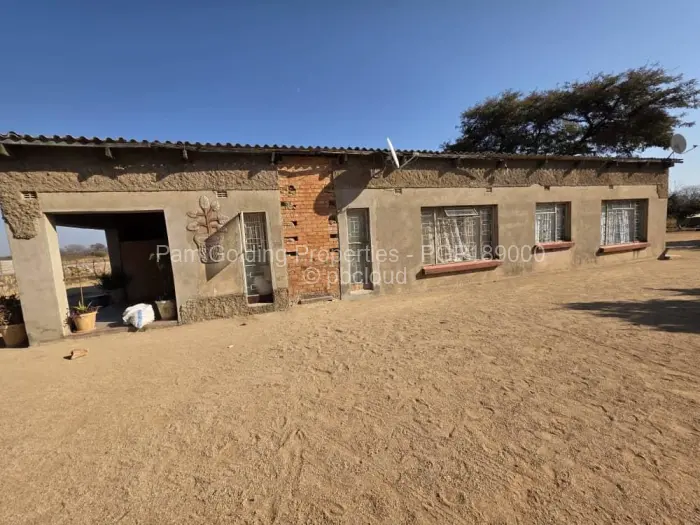 6 Bedroom House for Sale in North Trenance, Bulawayo