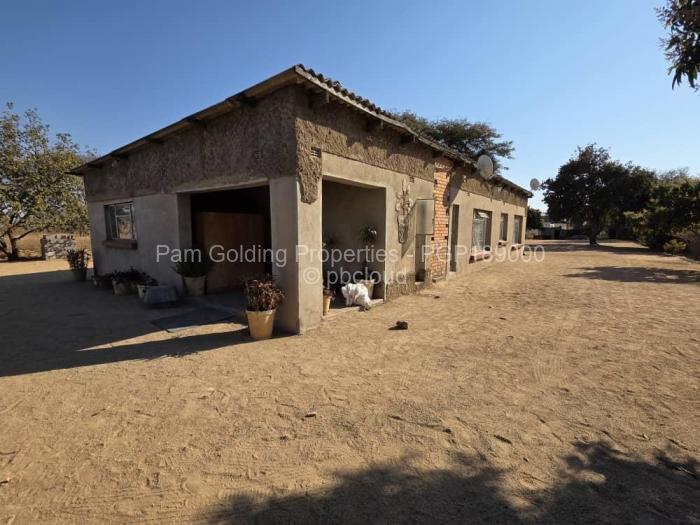 6 Bedroom House for Sale in North Trenance, Bulawayo