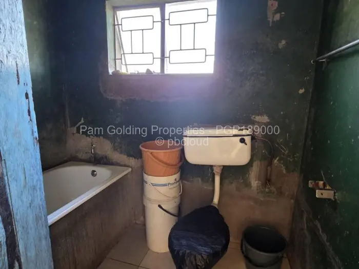 6 Bedroom House for Sale in North Trenance, Bulawayo