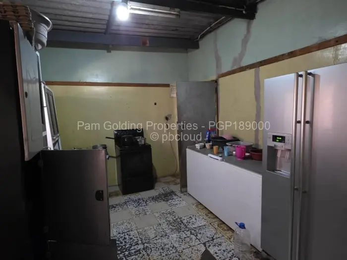 6 Bedroom House for Sale in North Trenance, Bulawayo