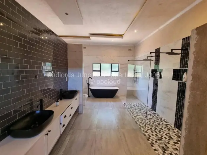 4 Bedroom House for Sale in Hillside Byo, Bulawayo