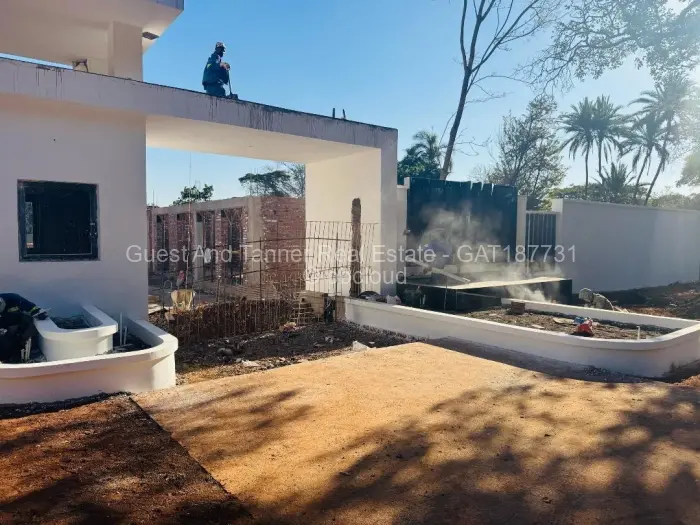 Townhouse/Complex/Cluster for Sale in Highlands, Harare