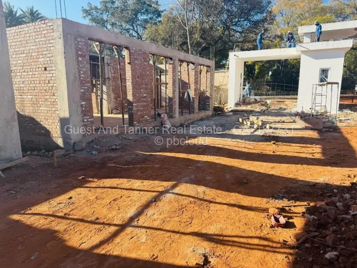 Townhouse/Complex/Cluster for Sale in Highlands, Harare
