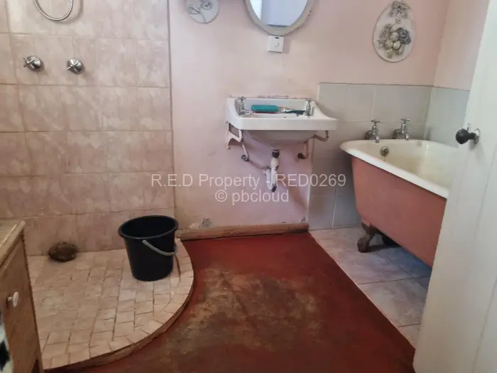 6 Bedroom House for Sale in Fortunes Gate, Bulawayo