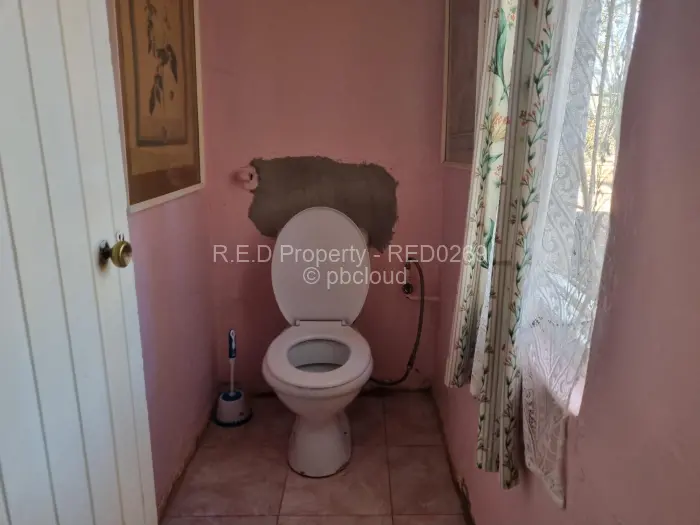 6 Bedroom House for Sale in Fortunes Gate, Bulawayo