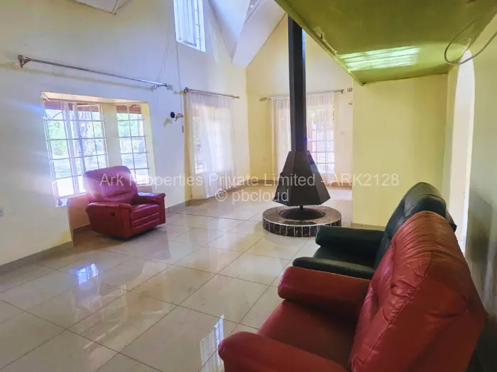 4 Bedroom Cottage/Garden Flat to Rent in Borrowdale