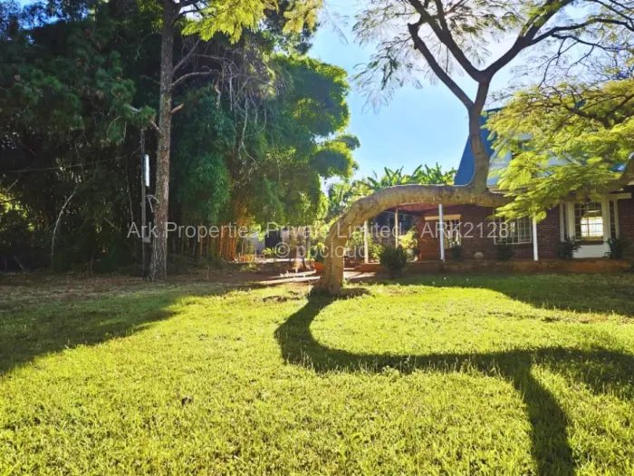 4 Bedroom Cottage/Garden Flat to Rent in Borrowdale, Harare