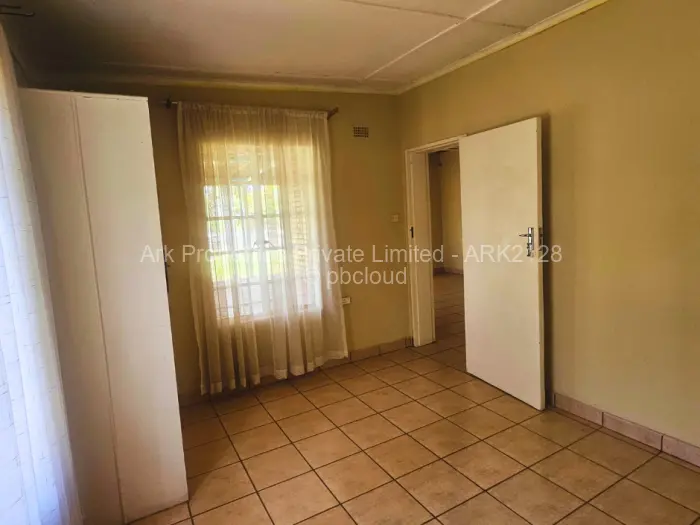 4 Bedroom Cottage/Garden Flat to Rent in Borrowdale