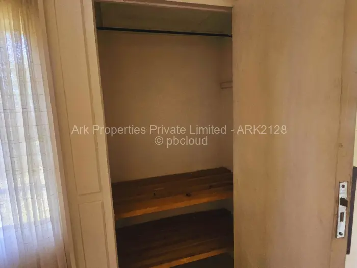 4 Bedroom Cottage/Garden Flat to Rent in Borrowdale