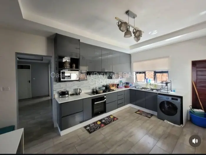 Townhouse/Cluster for Sale in Highlands, Harare