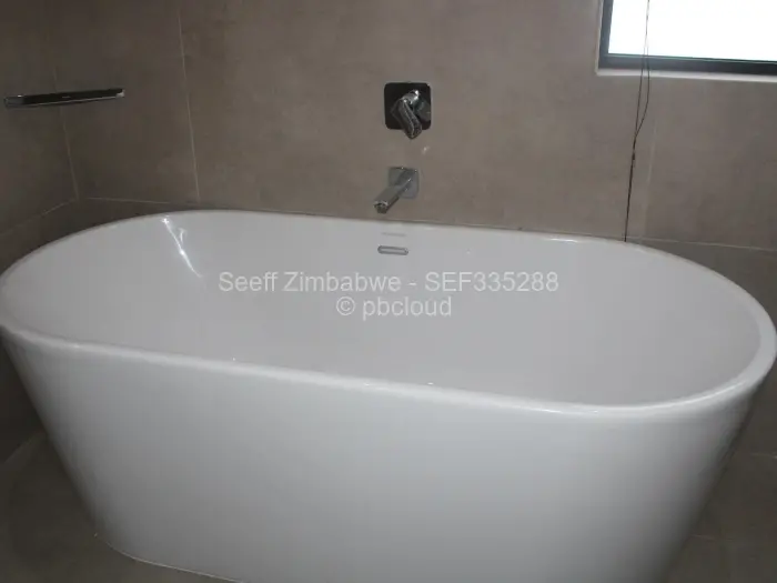 Townhouse/Complex/Cluster to Rent in Borrowdale West