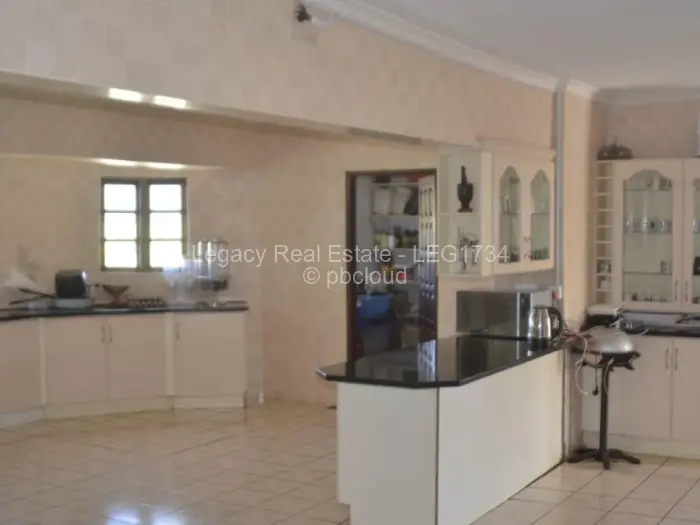 6 Bedroom House for Sale in Philadelphia, Harare