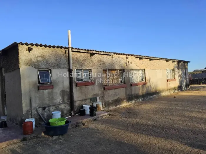 6 Bedroom House for Sale in Trenance, Bulawayo