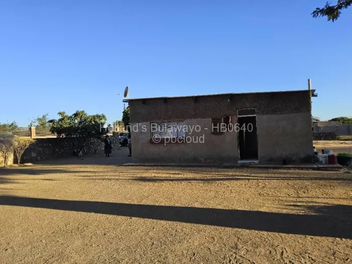 6 Bedroom House for Sale in Trenance, Bulawayo