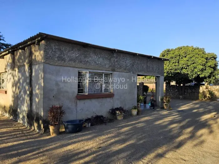 6 Bedroom House for Sale in Trenance, Bulawayo
