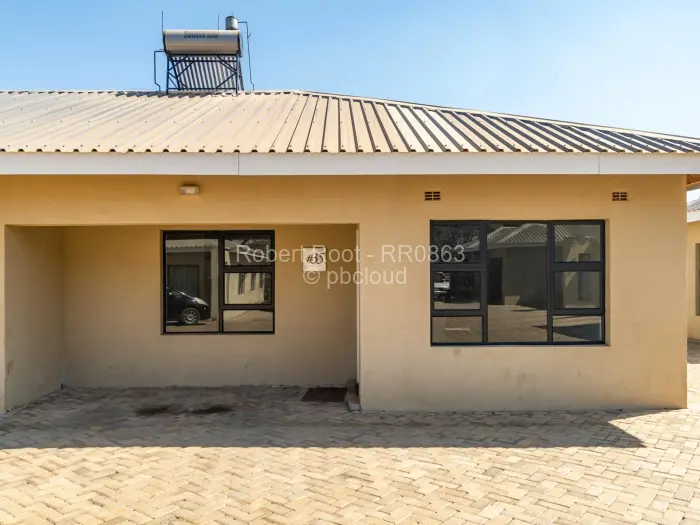 Townhouse/Cluster for Sale in Bluff Hill, Harare