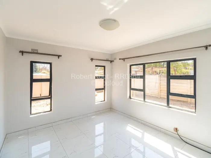 Townhouse/Cluster for Sale in Bluff Hill, Harare