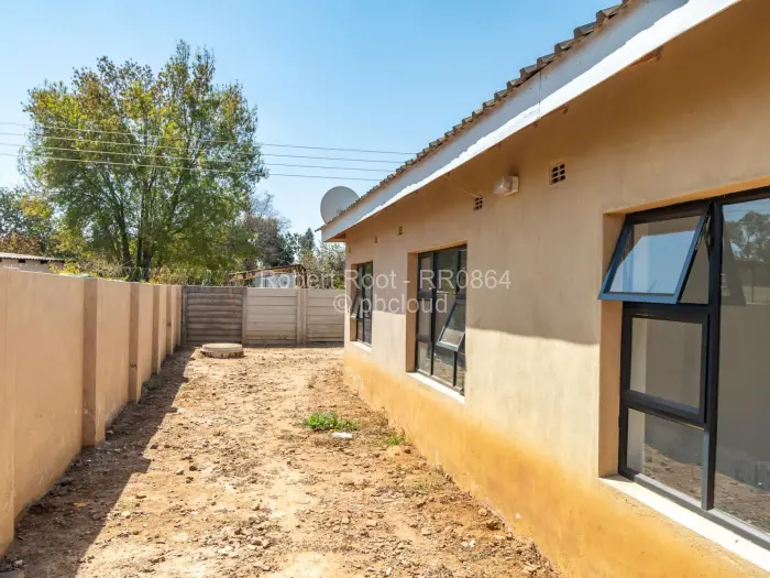 Townhouse/Cluster for Sale in Bluff Hill, Harare