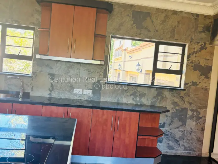 10 Bedroom House to Rent in Greendale North, Harare