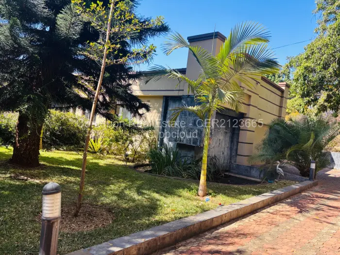10 Bedroom House to Rent in Greendale North, Harare