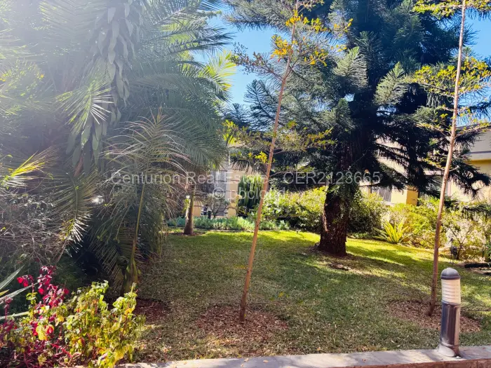 10 Bedroom House to Rent in Greendale North, Harare