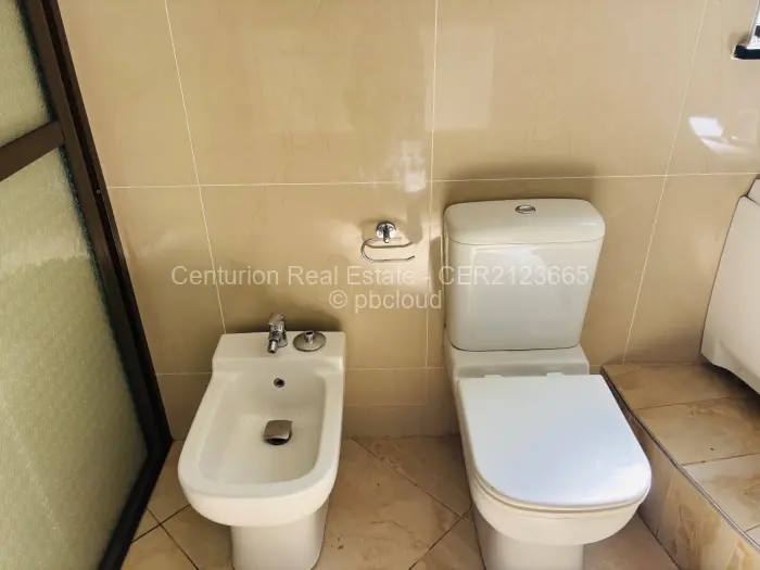 10 Bedroom House to Rent in Greendale North, Harare