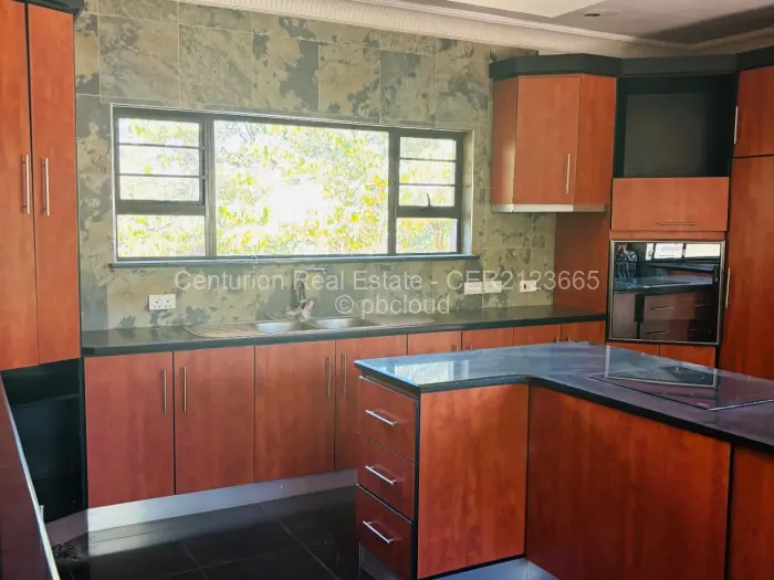 10 Bedroom House to Rent in Greendale North, Harare