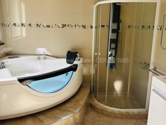 10 Bedroom House to Rent in Greendale North, Harare